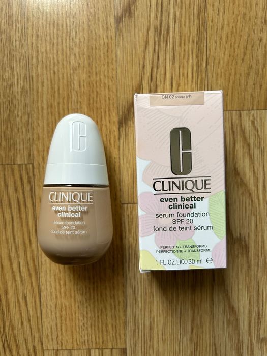 Фондьотен Clinique Even Better Clinical SPF 20