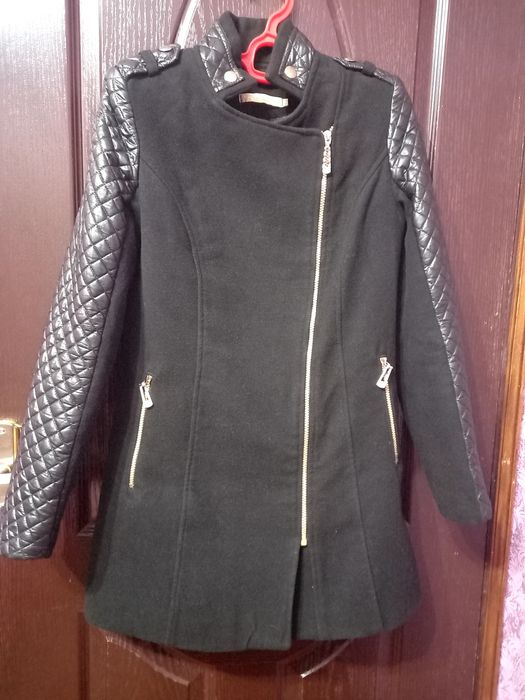 Palto. Ozg'in XS yoki S kiyadigan qizlaga keladi