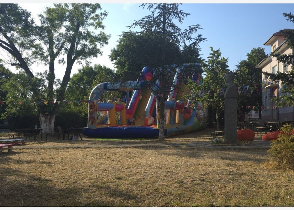 Надуваем замък,батут