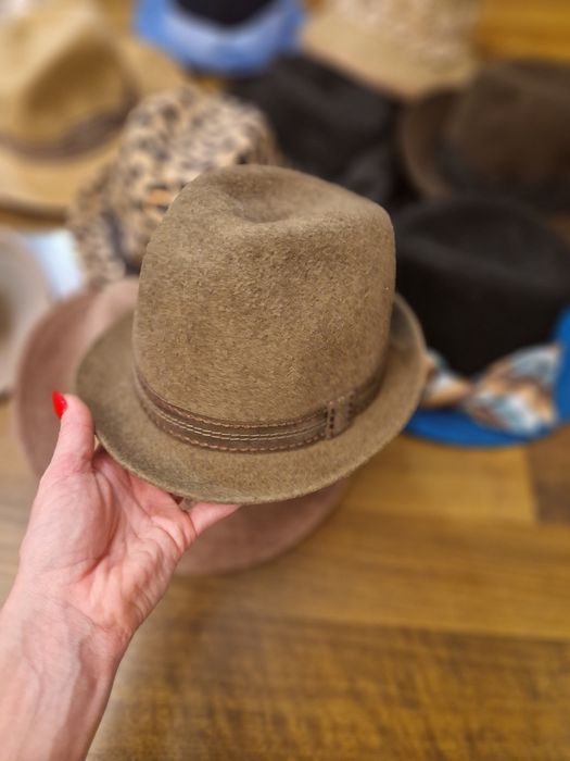 Lot pălării, noi, din lână, lichidare stoc, pălării frumoase.