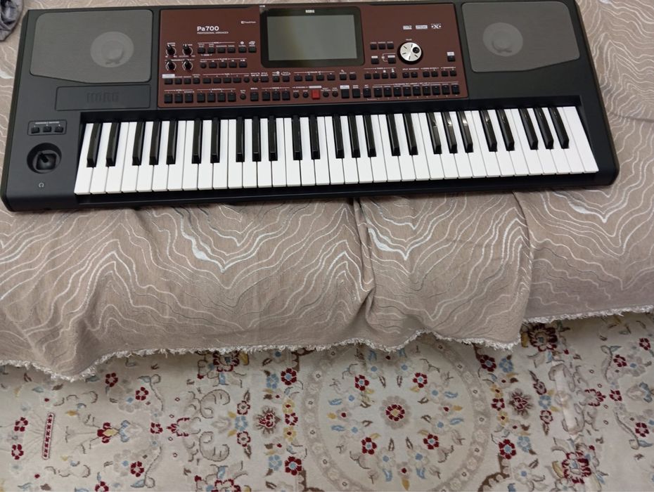 Продам Korg PA -700