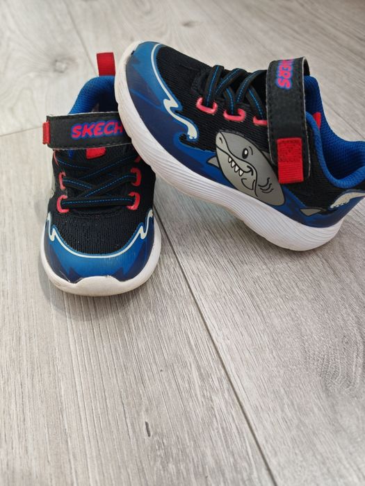 Papuci skechers mărimea 24