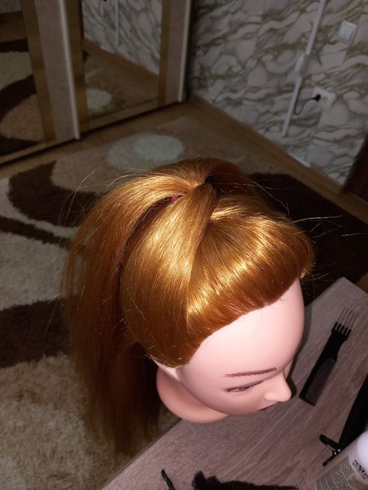 Vând cap manechin pentru coafuri și împletituri e nou