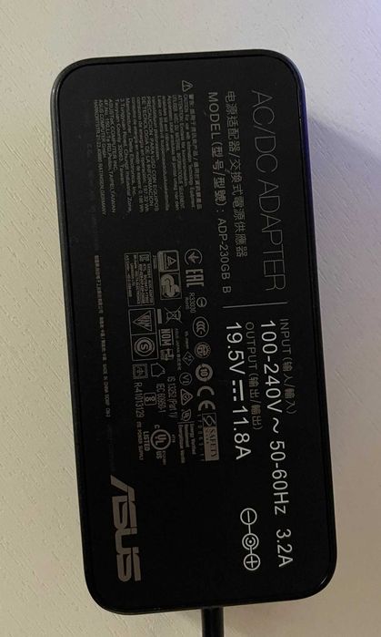 Asus Rog Strix Scar II GL704GW / RTX 2070 / 17.3" IPS / 32GB RAM