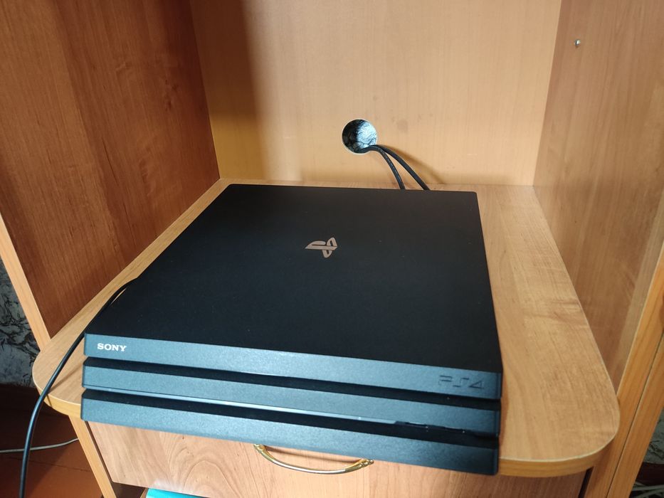 Playstation 4 pro в отличном состоянии