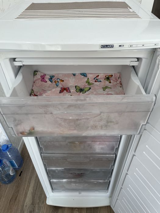Продам морозильную камеру Atlant
