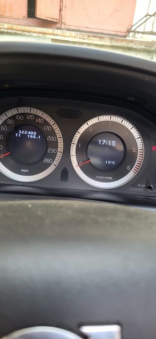 Volvo Xc 60 R -Dising 2011 cu cutia avariata.