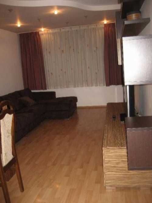 Дава се под наем Тристаен апартамент в Бургас, Център - 80 кв.м за 165.75 € - Снимка #1