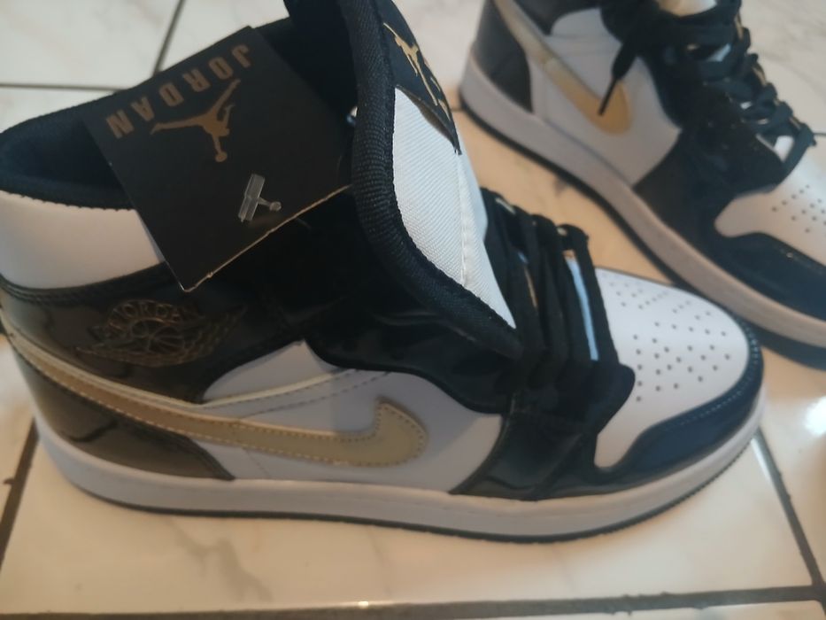 Nike Air Jordan 1 Mid SE "Black/Gold