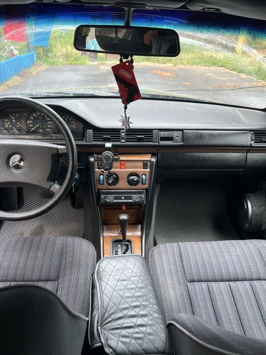 Продам 2 авто MERSEDES W124