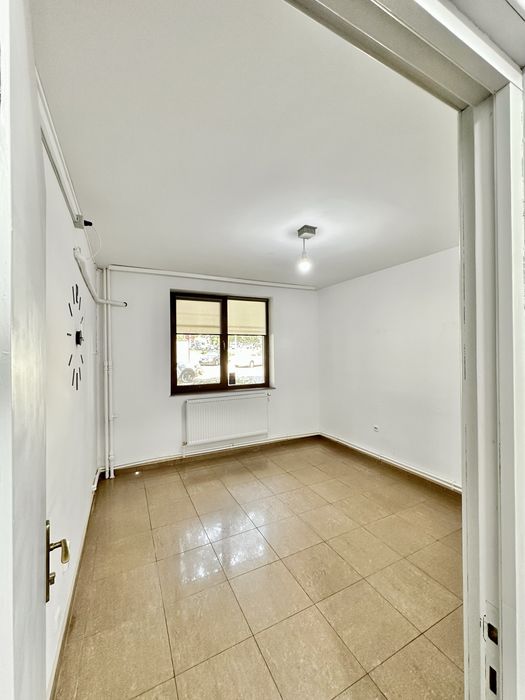 SPAȚIU COMERCIAL/ BIROURI  -  750 euro / 52 mp – Parter cu acces stradal, vis-à-vis de City Park Mall