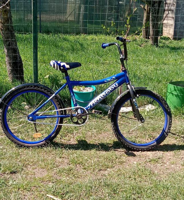 Vând bicicleta copii cu vârsta de 7 ani și mai mare