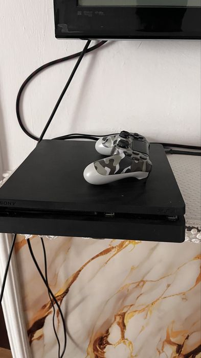 Plastation4 slim в хорошом состояний