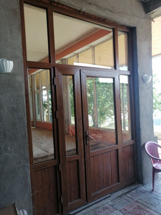 Пластиковые двери