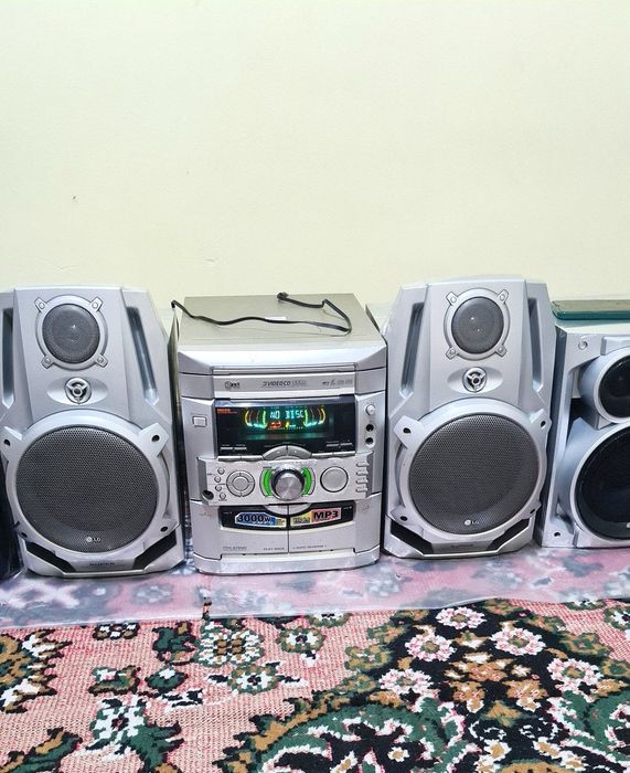 Muzikalniy sentirlar sotiladi