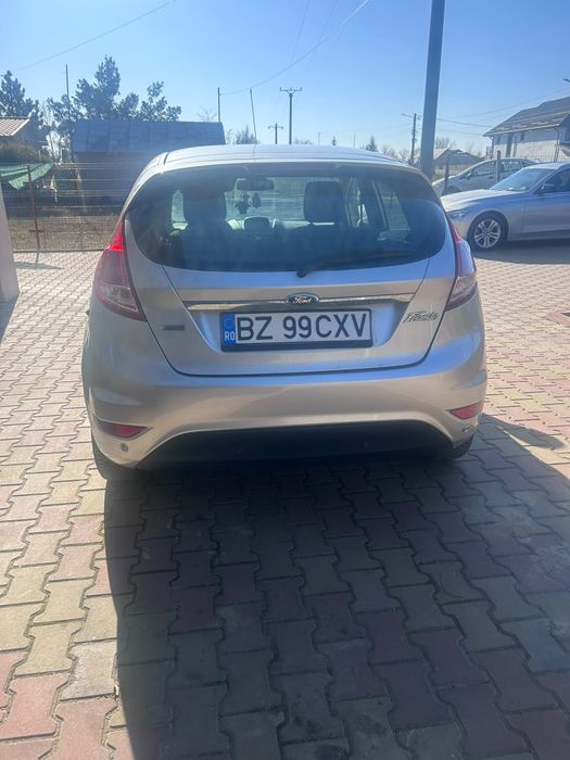 Vând Ford Fiesta