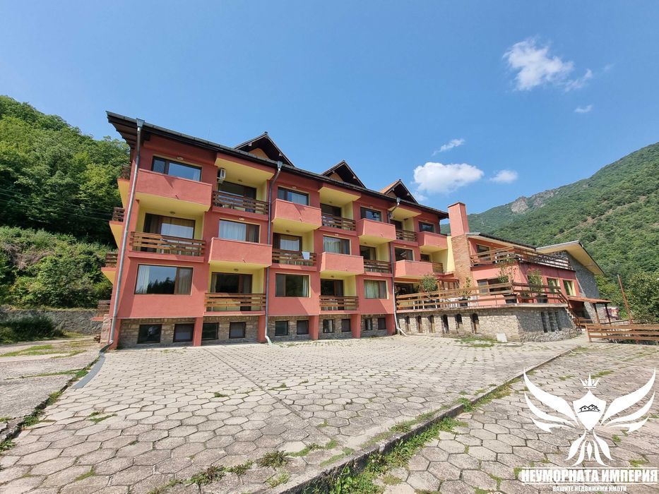 Продава се Хотел в с. Нареченски бани, Област Пловдив - 4600 кв.м за 159 €/кв.м - Снимка #6