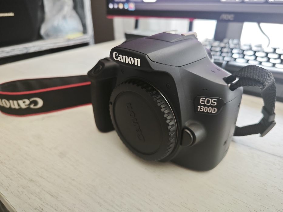 Фотоапарат Canon 1300D