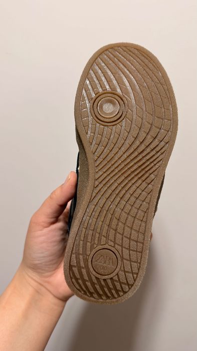 Кожаные кроссовки от Zara