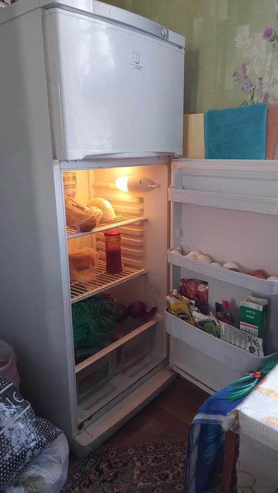 Холодильник " Indesit " продам