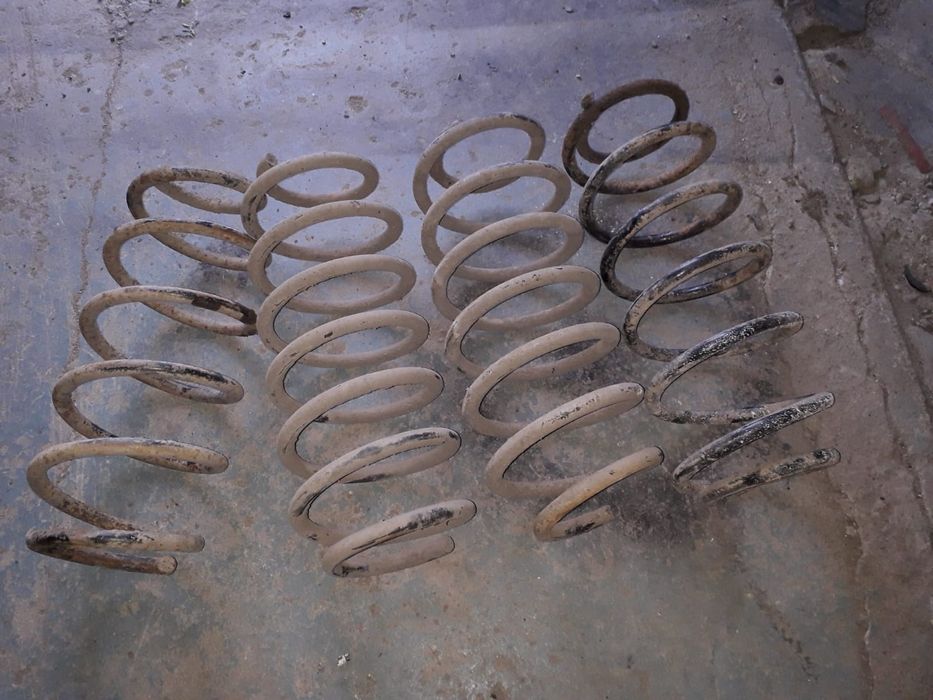 Запчасти на автомобиль АУДИ.