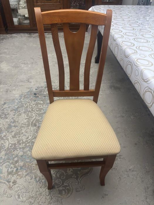 Стол и стулья, дерево