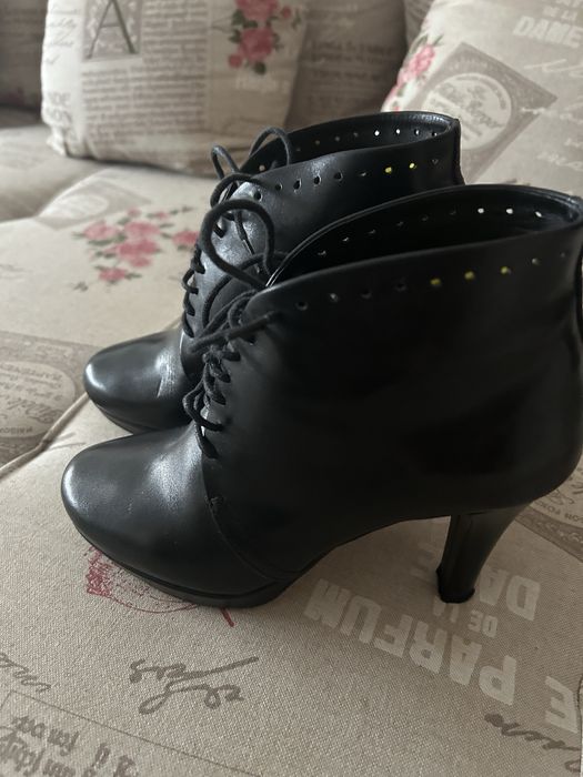 Ghete din piele, marimea 35