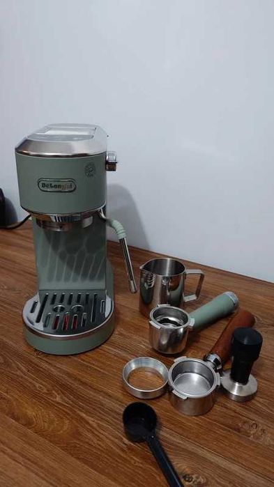 Espressor De'Longhi Dedica cu cold brew
