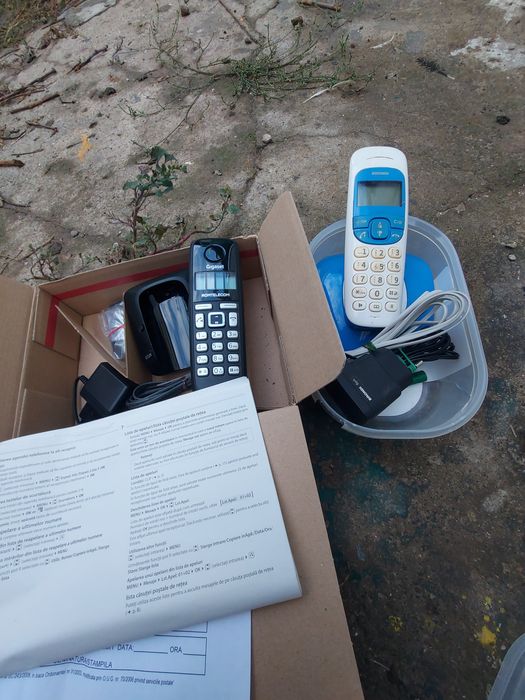 Telefoane fixe cu fir  dar și fără fir