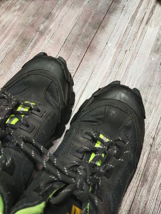 Прочные качественные кроссовки. США. Бренд: CAT