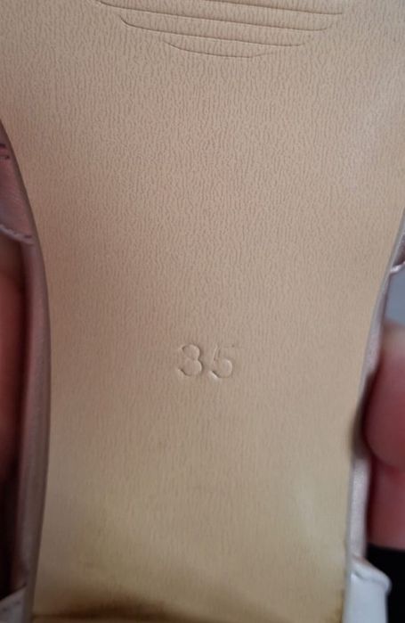 Продам туфли босоножки