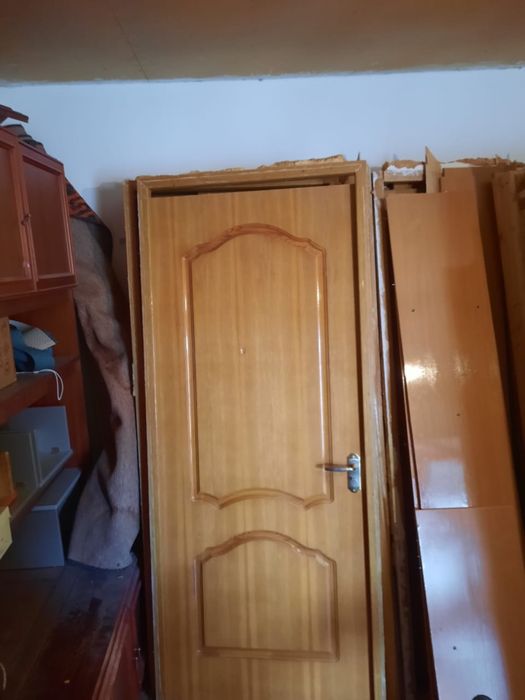 Дверь для дома.