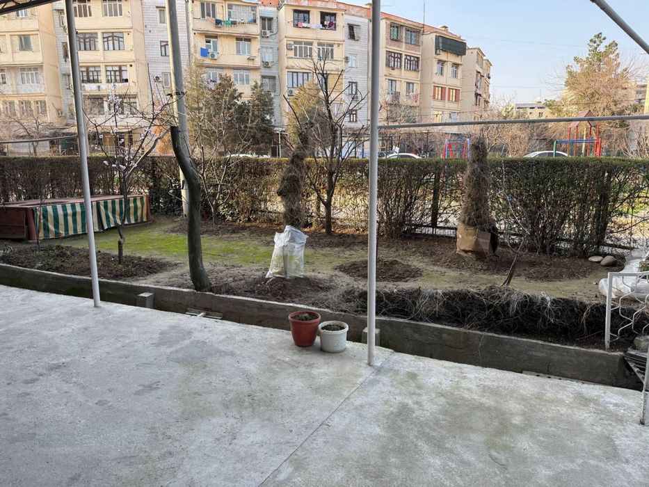 5 xonali dom 1 etaj hovlisiyam bor