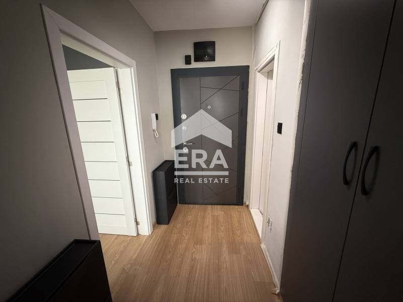 Тристаен, стилно обзаведен, югоизточен апартамент под наем, в тухлена