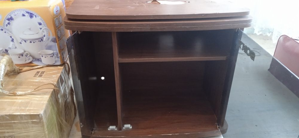 Столик под телевизор крутящая крышка