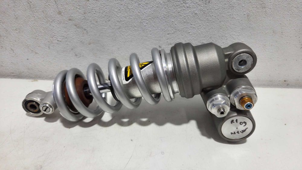 Yamaha R1 Big Bang carene scarite sa