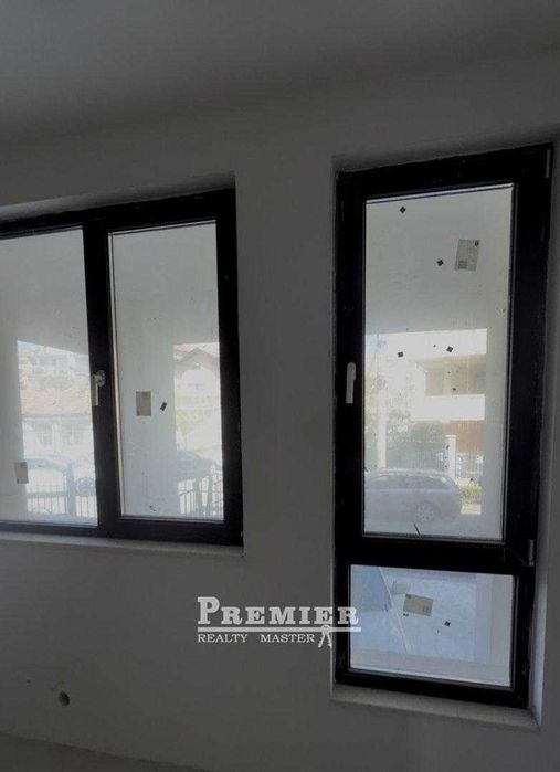 Двустаен апартамент на първа линия в кв.Сарафово