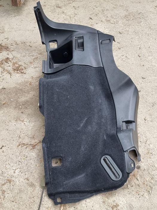 Обшивка богажника на Subaru Outback BS