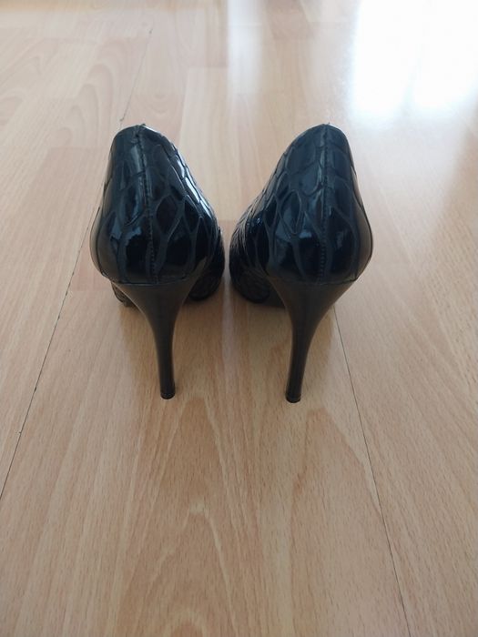 Дамски обувки с висок ток