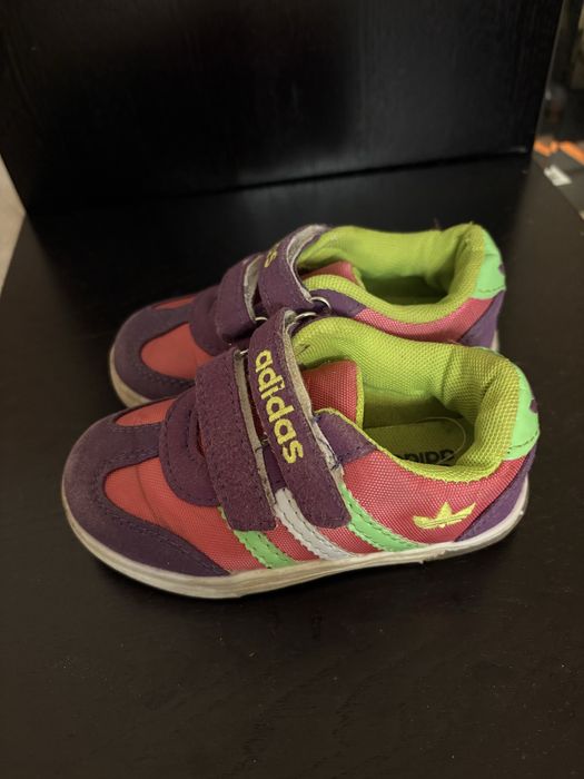 Детские кроссовки 25 р