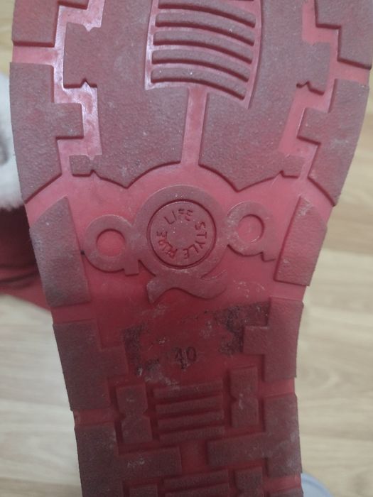 Cizme roșii îmblănite