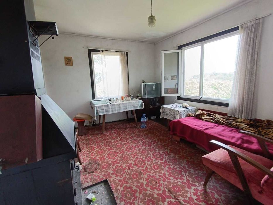 Двуетажна къща в село Гоздейка