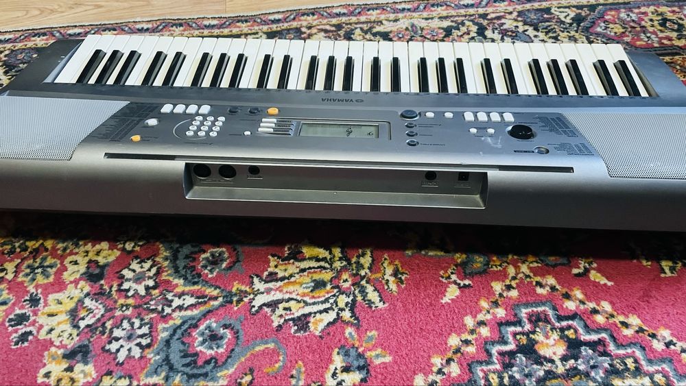 Синтезатор yamaha PSR-R300