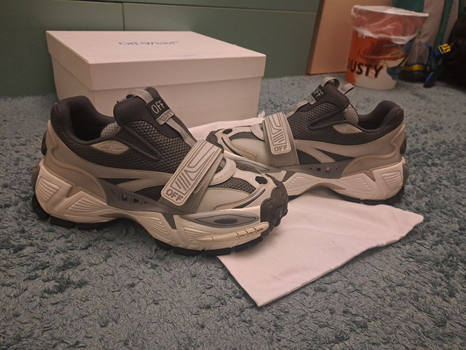 Off white glove slip-on sneakers
Glove panelled slipOff-White
Glove pa