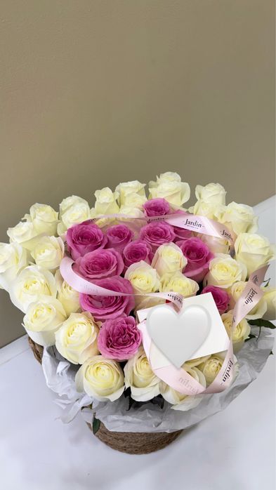 М деген жазумен гүл