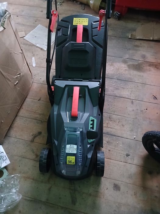 Masina de tuns iarba electrica cu 2 acumlator