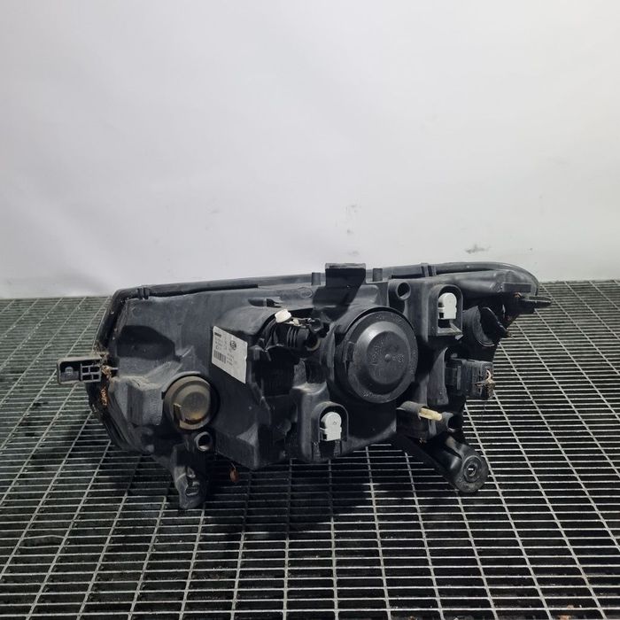 Far Dreapta Dacia Sandero 2 2012 - 2016 Hatchback 4 Usi (1403) Fara xenon 260102523R