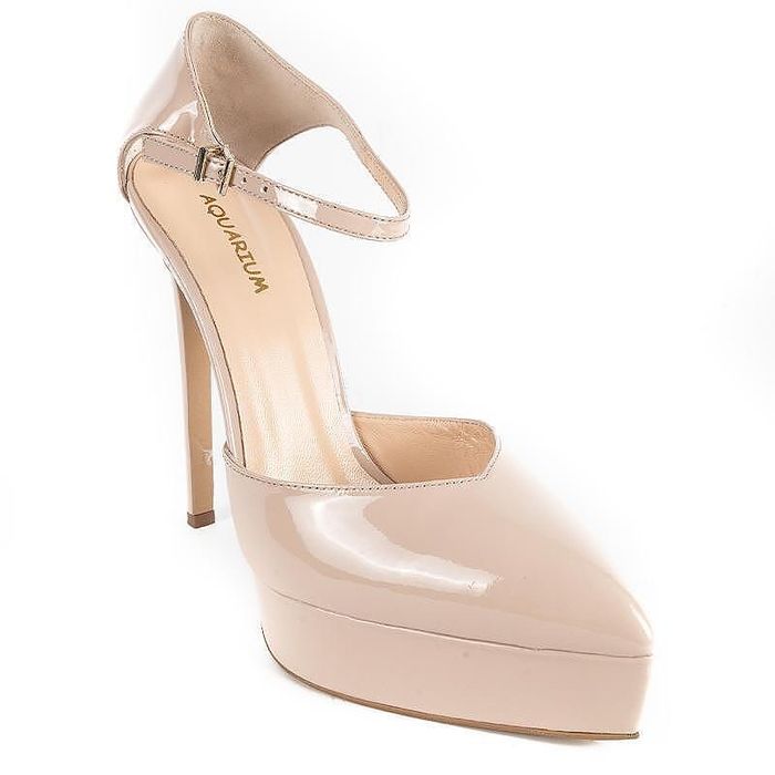 Елегантни обувки от естествен лак на висок ток и платформа.