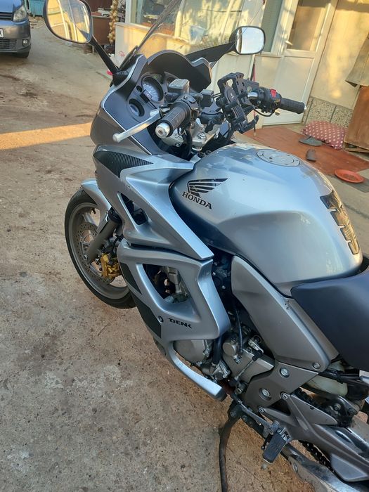 Продавам мотор Honda CBF 100 много добро състояние сменена верига запчатки предна голяма слюда0