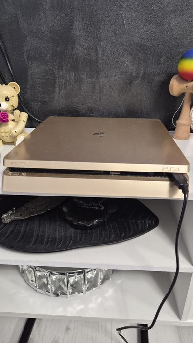 PlayStation 4 Gold Editon Slim Ps4